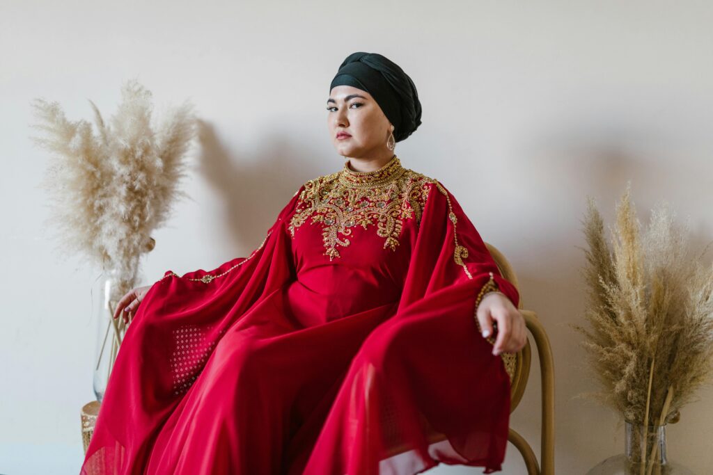 العباية الكلاسيكية على أصالتها ورونقها التقليدي